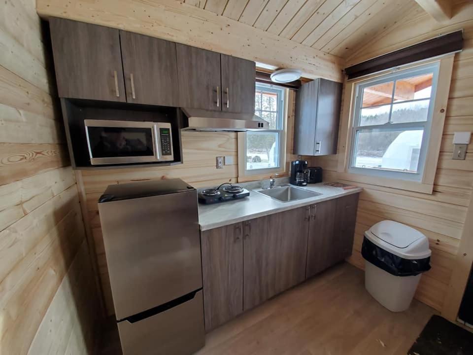 Les chalets de la colline inc Baie-Sainte-Catherine Extérieur photo